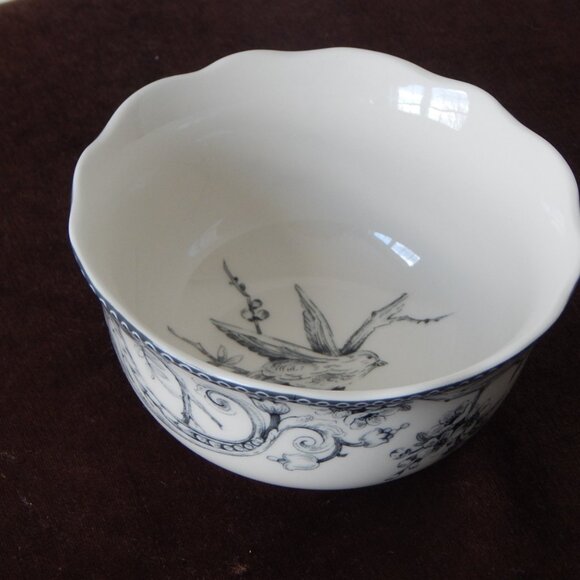 222 FIFTH Adelaide Porcelain Luxurious Scalloped Edge Bowls Set of Two New - Picture 7 of 8